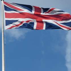 Britische Fahne im Wind | Business Englisch - Fachbegriffe für die Immobilienwirtschaft, Weiterbildung in Berlin